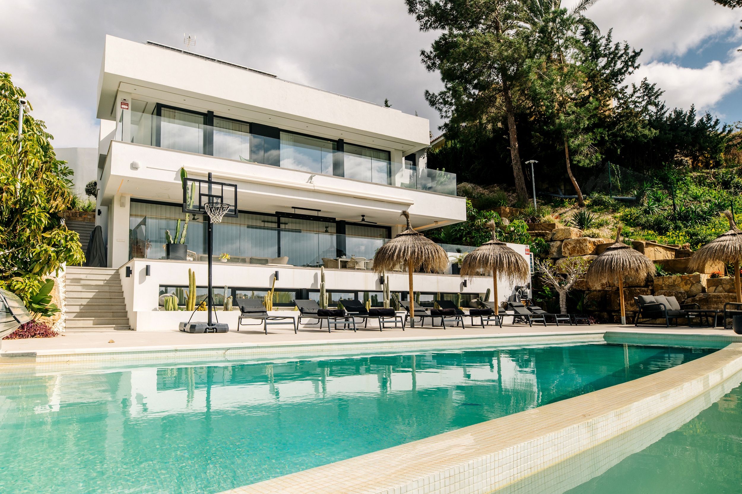 Neava Andalucia, Marbella